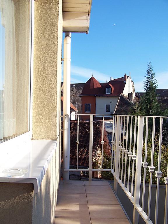 Akacia Apartment - Free Inside Parking, 2 Bedrooms, Garden, Next To Centre Budapest Værelse billede