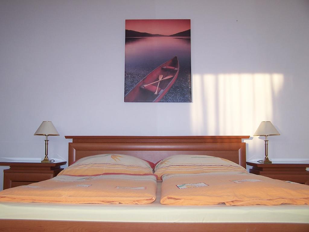 Akacia Apartment - Free Inside Parking, 2 Bedrooms, Garden, Next To Centre Budapest Værelse billede
